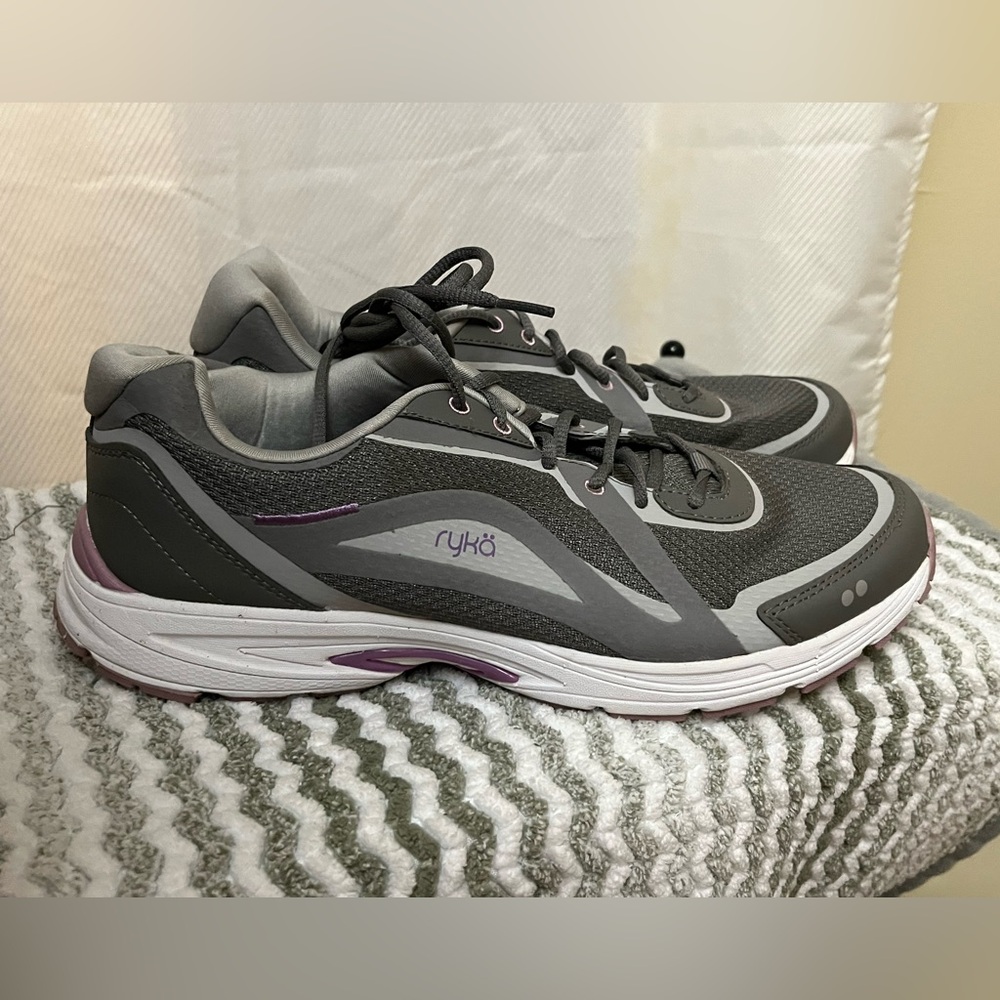Ryka Sky Walk Women's Walking shoes/sneakers Charcoal White Athletic Shoes 9